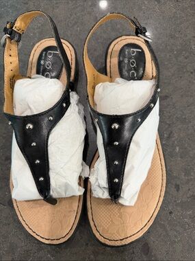 b.o.c. Black Studded T-Strap Sandals with Tan Footbed NWOT